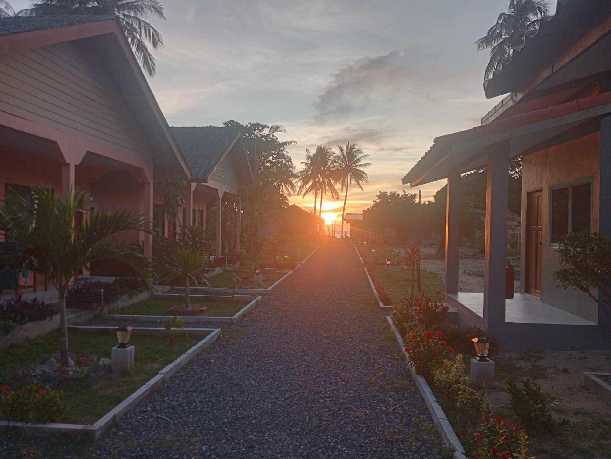 Scandinavian Beach Resort Ko Lanta Esterno foto