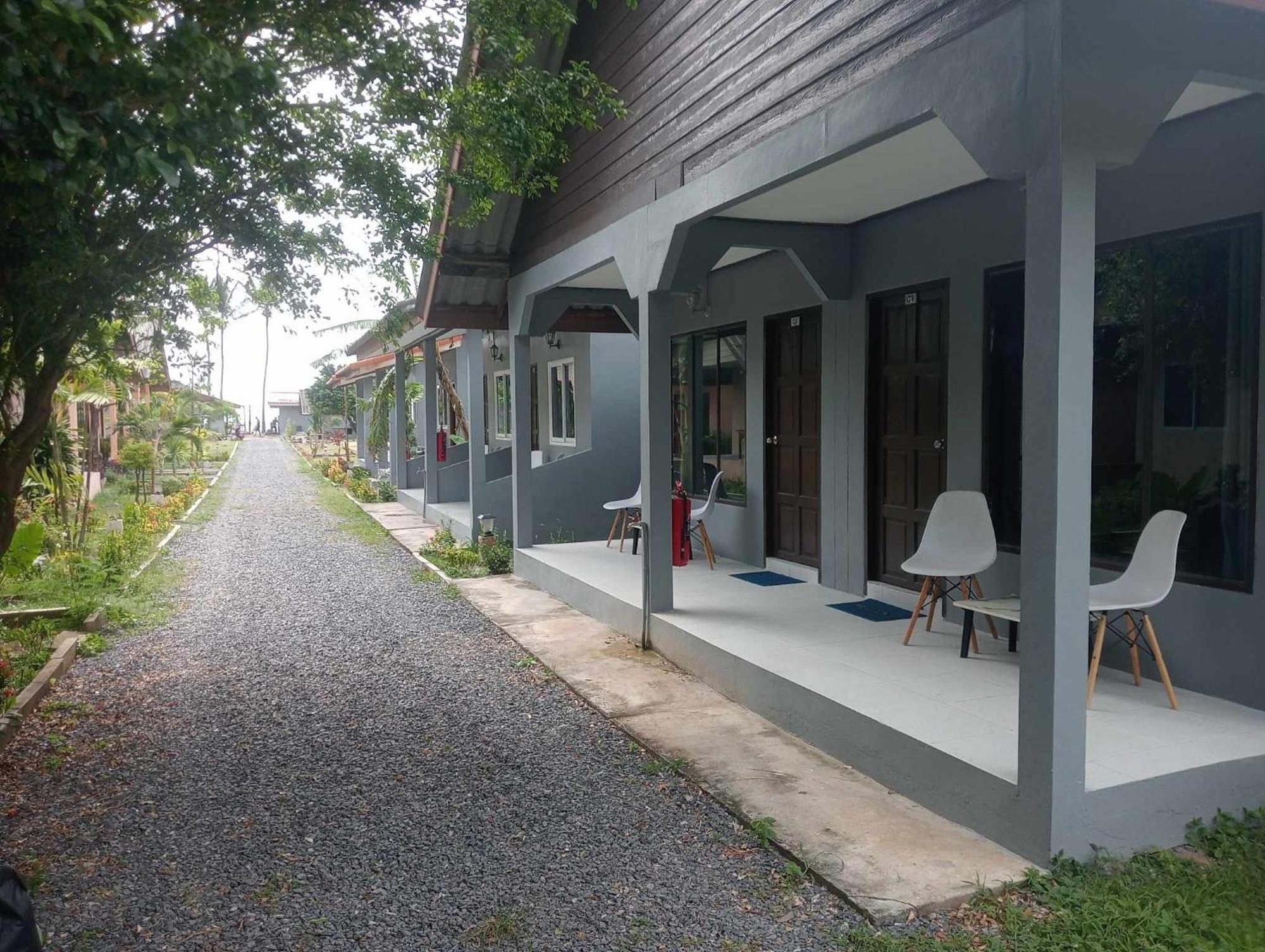 Scandinavian Beach Resort Ko Lanta Esterno foto