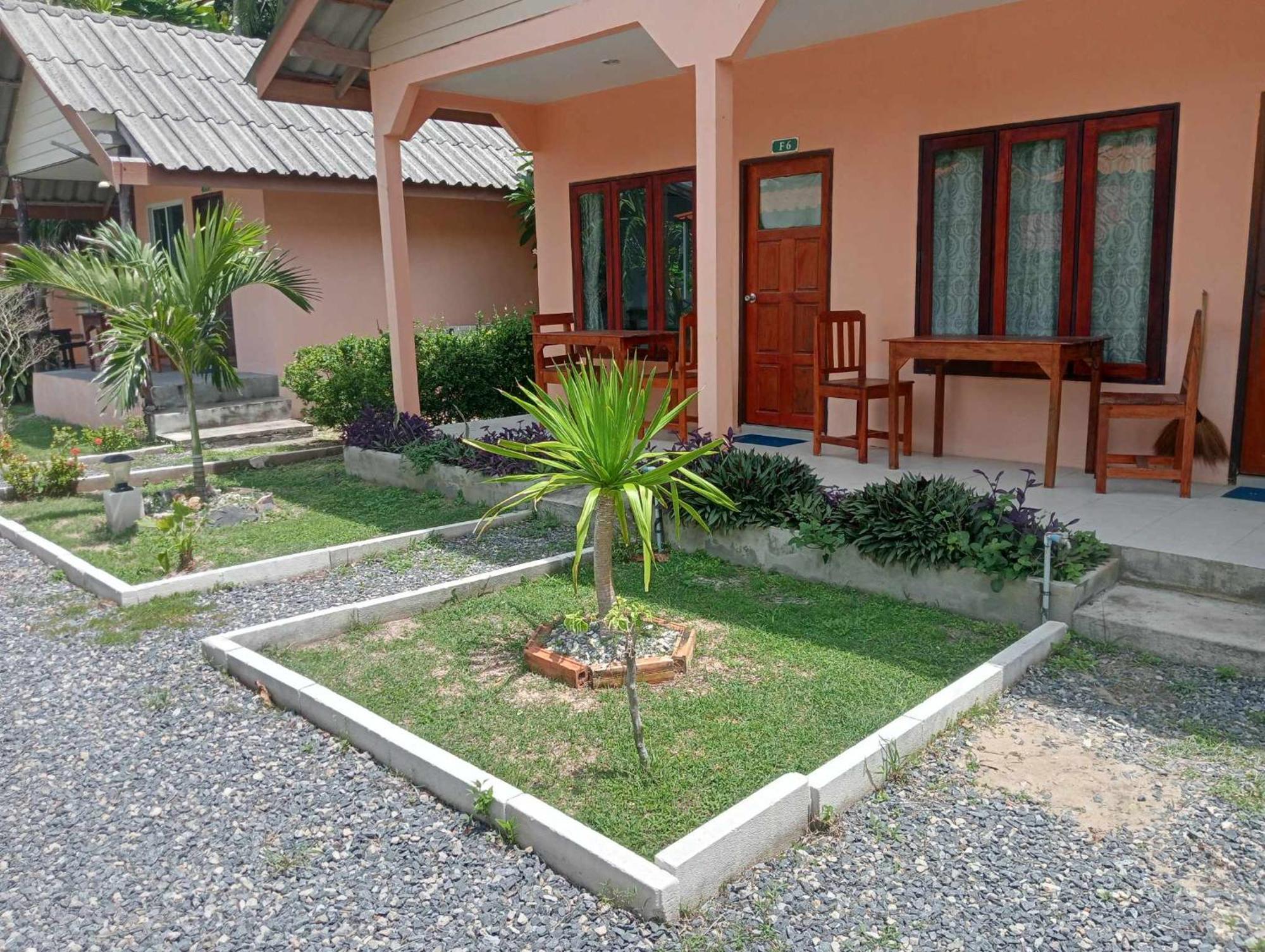 Scandinavian Beach Resort Ko Lanta Esterno foto