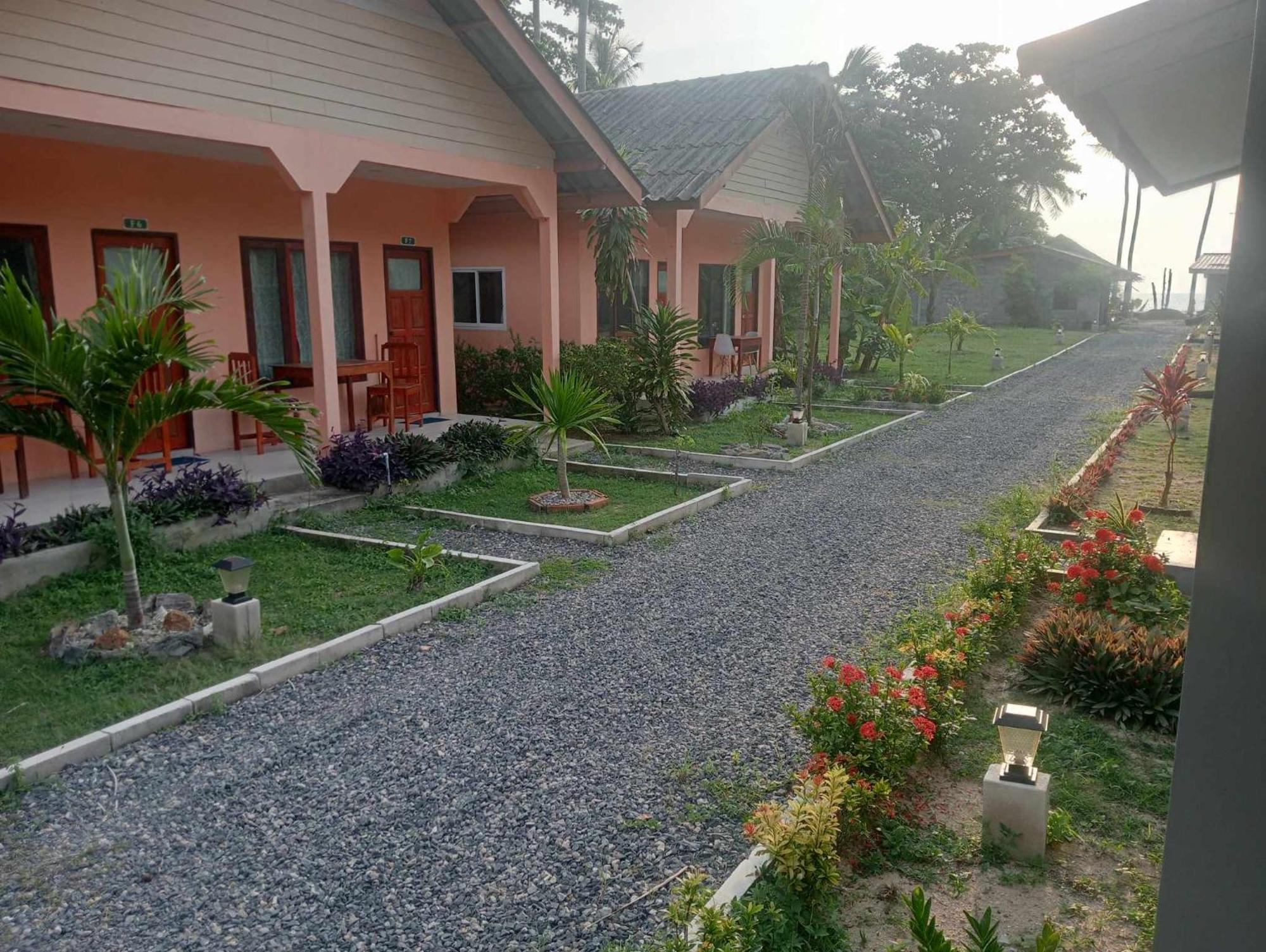 Scandinavian Beach Resort Ko Lanta Esterno foto