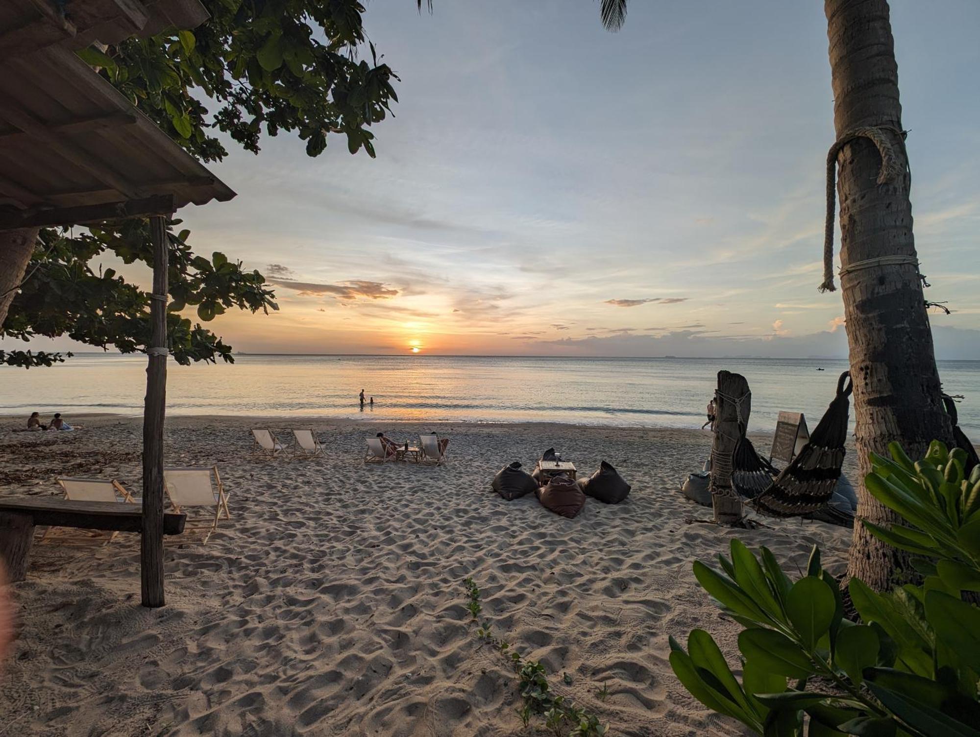 Scandinavian Beach Resort Ko Lanta Esterno foto